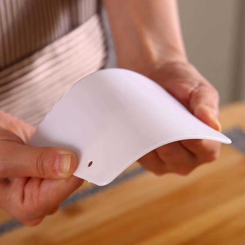 1pcs Useful Curved Cream Spatu - Dough Scraper Curved ulasan dan harga